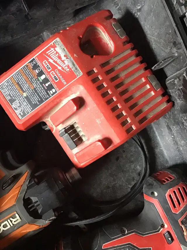 Milwaukee Drill Set w/ bonus high capacity battery & charger in Power Tools in City of Toronto - Image 4
