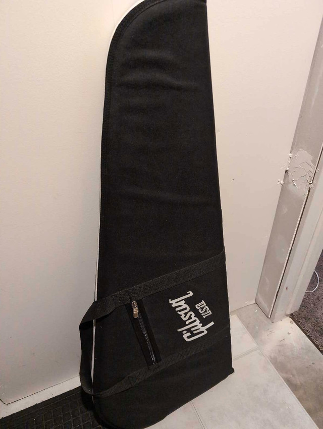 Gibson Soft Shell Guitar Case in Guitars in Saskatoon