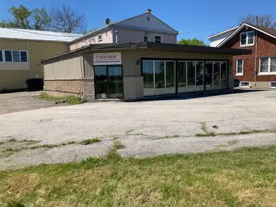 Very clean with Large Windows Facing the Road and lots of natural light space for lease. Ground leve...