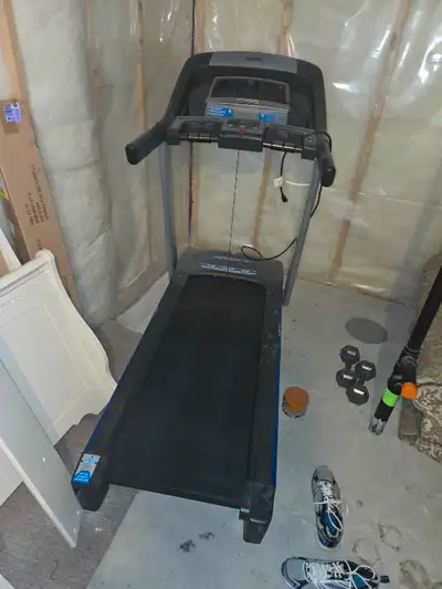Treadmill in working order, has speakers in built. Priced to move. Buyer must pick up, seller cannot...
