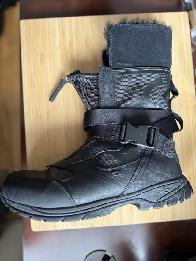 UGG Mens Tahoe leather Boot, US 12, EU 45 (fits 11.5-12, 45-46) in Men's Shoes in Oakville / Halton Region - Image 6