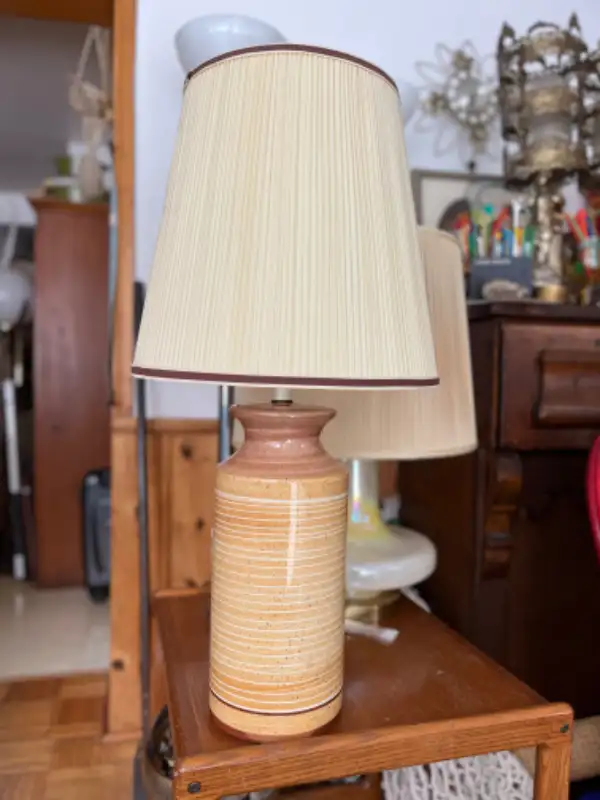 Grande lampe vintage tall textural striped pottery lamp in Indoor Lighting & Fans in City of Montréal - Image 8