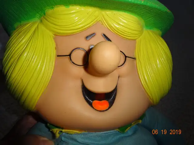 BIG Mother Goose doll /toy, 21 inches long . Molded big hat,soft in Arts & Collectibles in Kelowna - Image 3