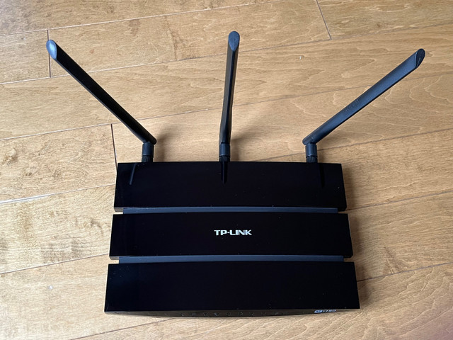 tp-link AC1750 wireless router in Networking in Belleville - Image 4