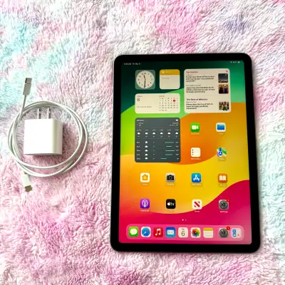 M1 / IPad Air 11" / 5th Gen / 64GB / Wifi / Works Like New, View more