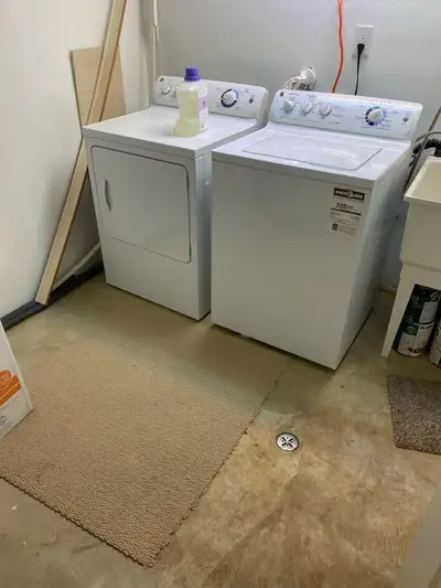 Walking distance to markets and bus stops. Private bathroom and toilet.. Short-term or long-term ren...