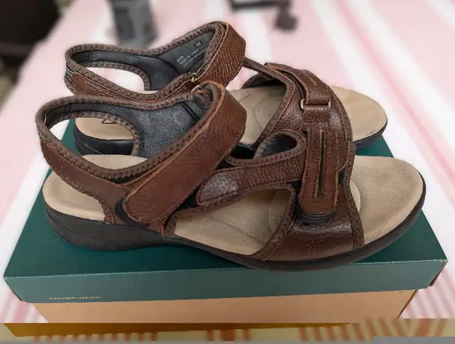 Clarks Women's Sandals Size 10M in Women's - Shoes in Kitchener / Waterloo - Image 5