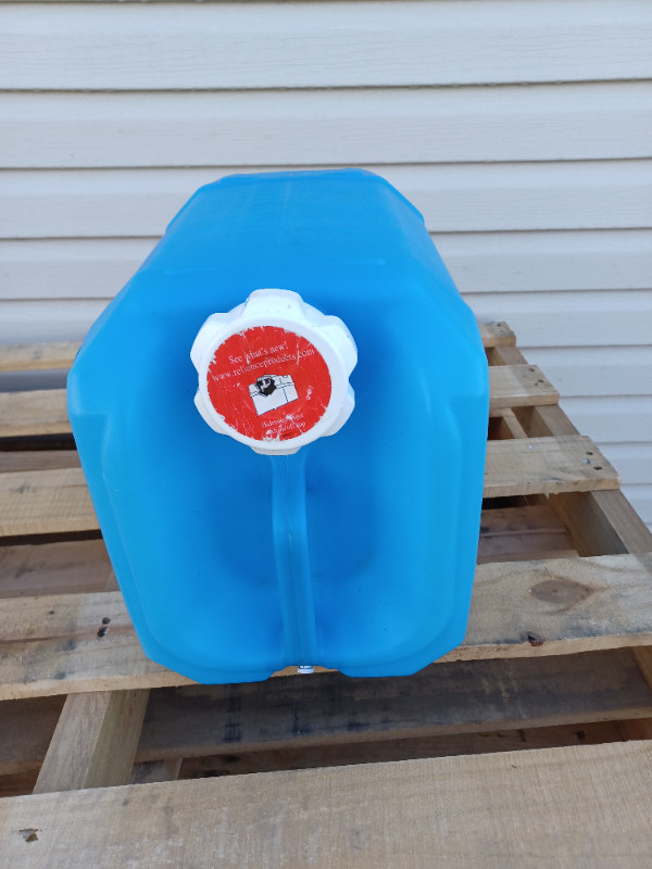 Bidon eau capacité de 20 litres $10.00 / douche portative $5 dans Pêche, camping et plein Air  à Laval/Rive Nord - Image 2