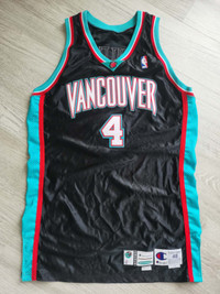 Vancouver Grizzlies Stromile Swift Game Worn/Issued Jersey