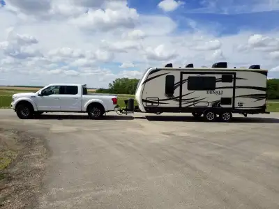 Length 27'6 Dry weight 5,766 lbs Hitch weight 662 lbs Sleeping capacity up to 4 people