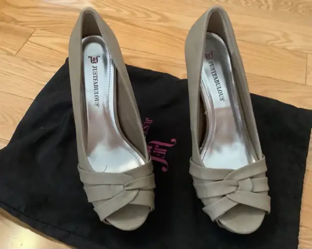 High heel shoes in Women's - Shoes in Oshawa / Durham Region - Image 2