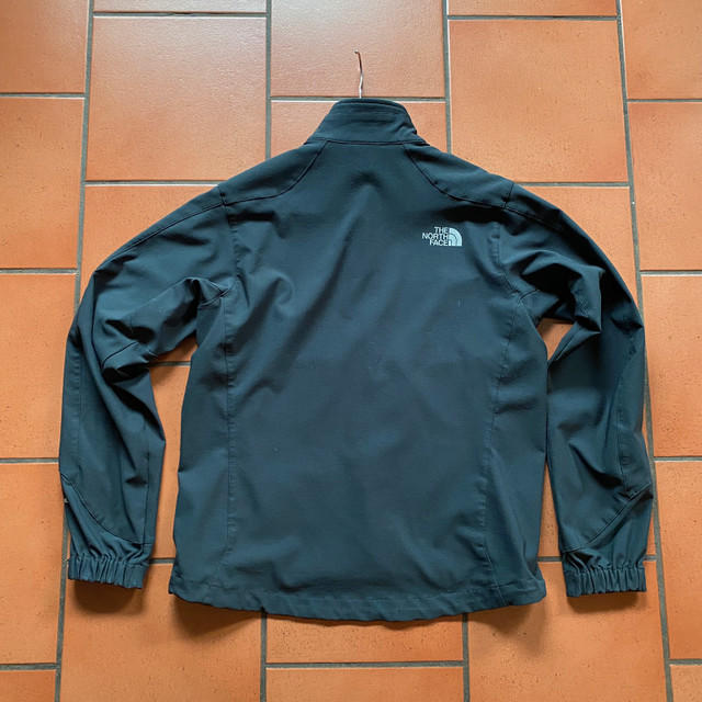 Ladies North Face APEX Jacket, Med in Women's - Tops & Outerwear in Abbotsford - Image 2