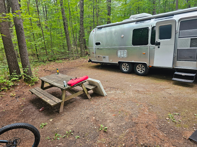 2014 Airstream Flying Cloud 30FB Bunk dans Caravanes classiques  à Ville de Montréal - Image 4