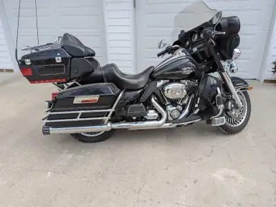 Estate sale, I don't know anything about the bike, if you're interested come have a look. Just over...