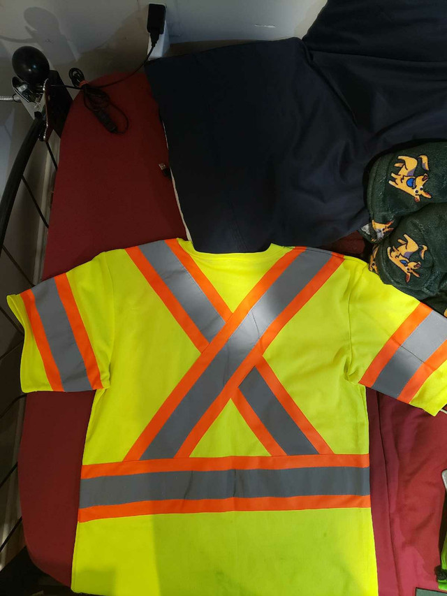 Terra Hi-Vis vest in Multi-item in City of Toronto - Image 2