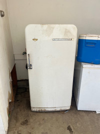 Fridgidair vintage fridge 