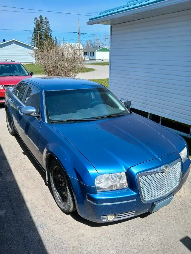 2010 Chrysler 300 in Cars & Trucks in Sudbury - Image 3