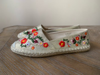 NEW Beautiful Embroidered Flats /Loafers/ Shoes SIZE 10 Women's