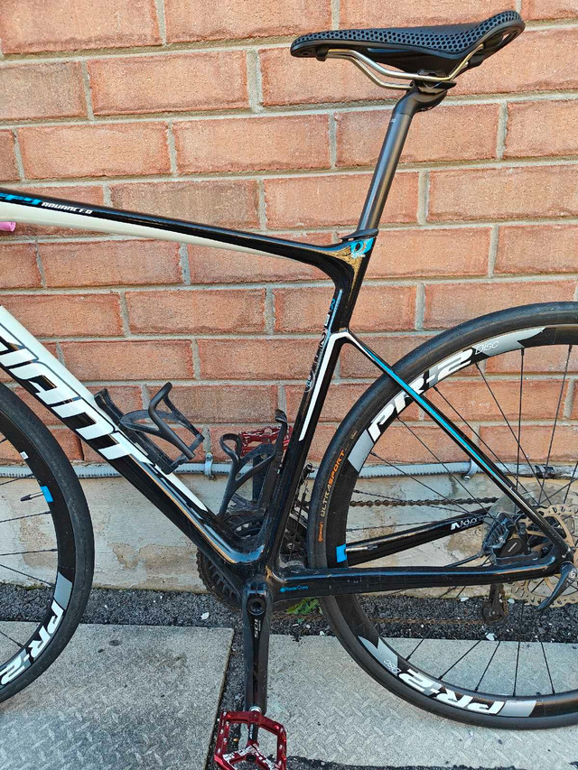 2017 Giant Defy Advanced 2 Carbon Bike - $2300 in Road in City of Toronto - Image 4