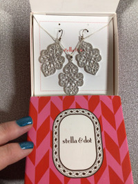 NEW in box Stella & Dot earring and necklace set - BB05