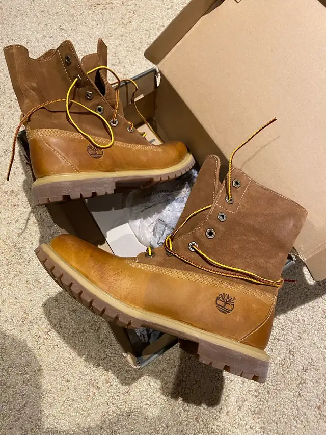 timberland women’s boot in Women's - Shoes in City of Toronto - Image 4