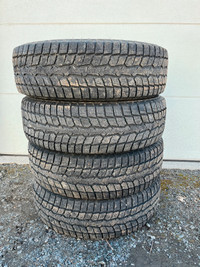 4 pneus d'hiver Toyo  225 75 16