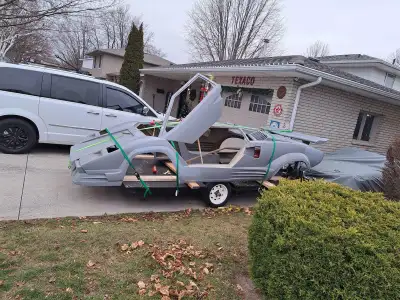 Rare complete body 25th anniversary, has interior dash, console flip up lights, window frames, door...