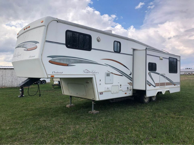 2001 Glendale Golden Falcon 5th Wheel Trailer w Slide | Travel Trailers ...