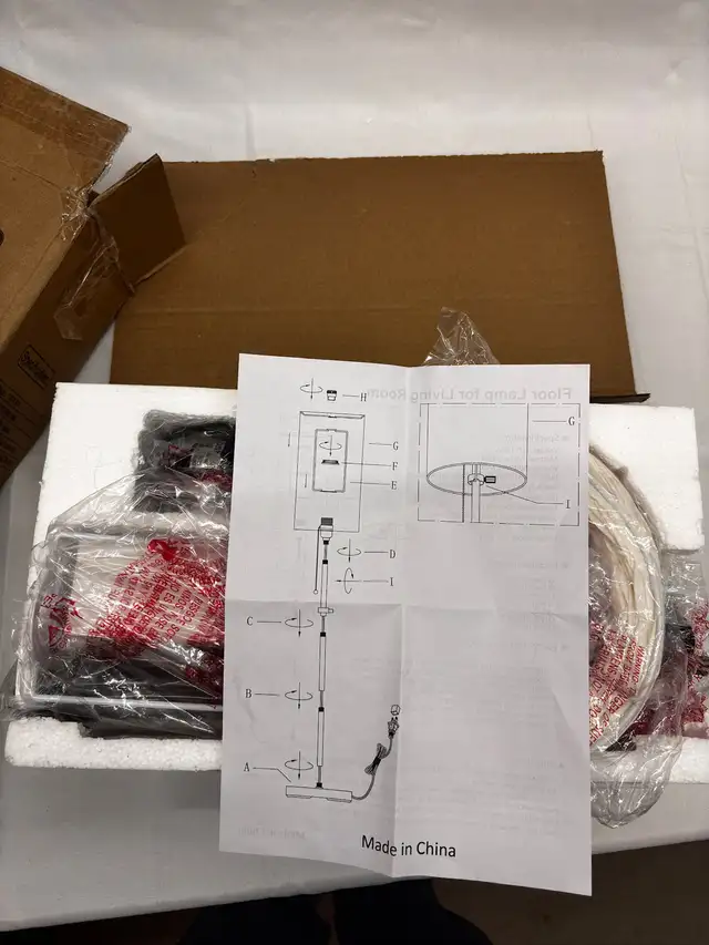 Floor Lamp - Living Room Floor Lamp in Indoor Lighting & Fans in Markham / York Region - Image 3