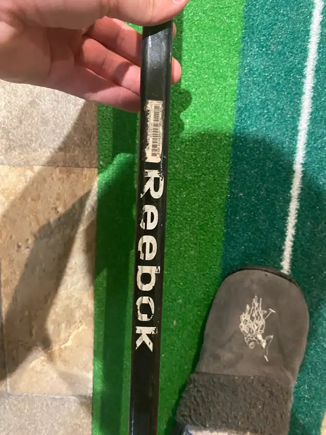 Reebok R23 SR Flex  Crosby P29 Left Handed Hockey Stick 64” in Hockey in Hamilton - Image 5