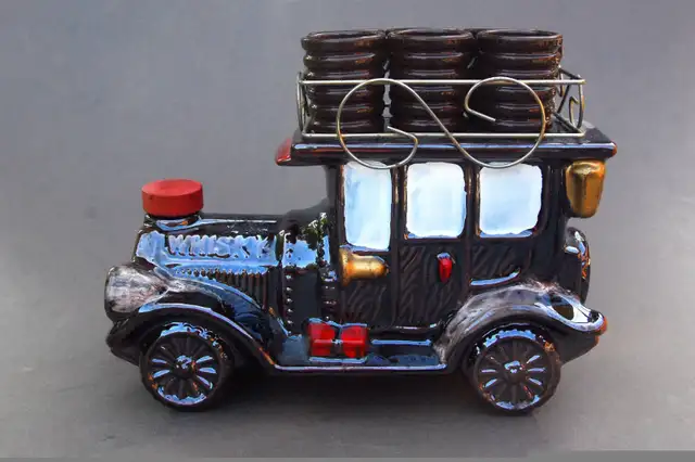 Antique Truck Ceramic Spirits Decanter w/ Shot Glasses (Empty) in Arts & Collectibles in City of Toronto - Image 8