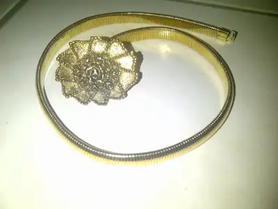 BELLE CEINTURE NEUVE LAITON 22"x26"LONG GR 4x6 FEM OU ADO: $5.00, View more