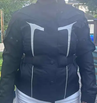 manteau de moto First Classics pour femme, de taille FR XL. Ce manteau est en excellent état. Idéal...