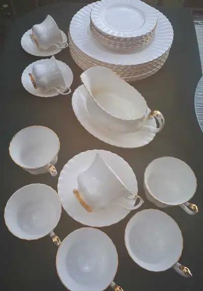 Royal Albert Val d'or dinner and tea set, View more