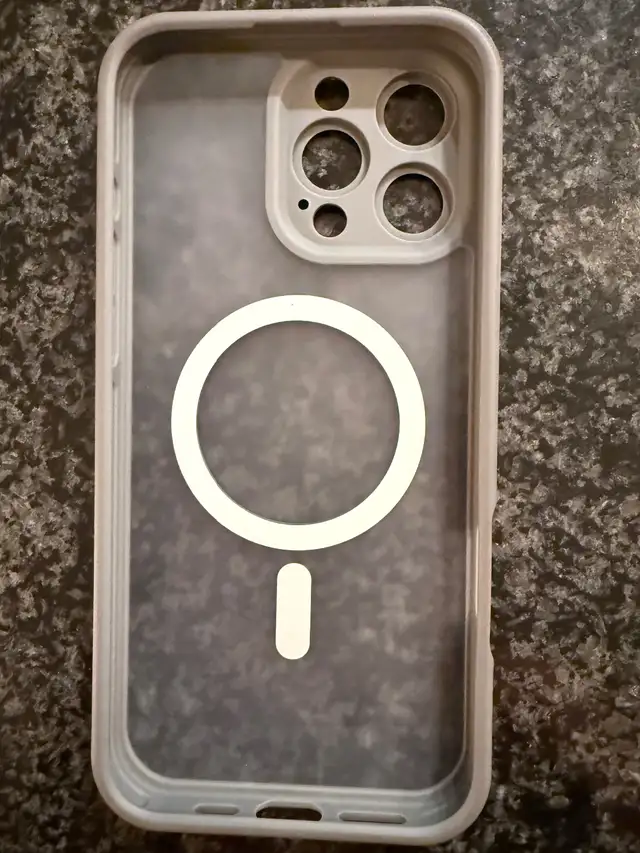 iPhone 16 pro max case!! in Cell Phone Accessories in City of Toronto - Image 6