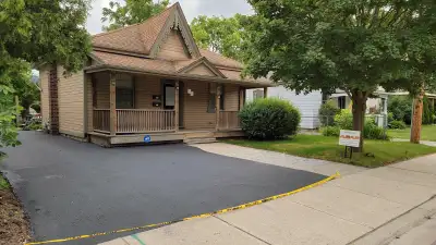 Charming 2 Bedroom | 1 Bath Duplex in Prime Location – $1850/mth