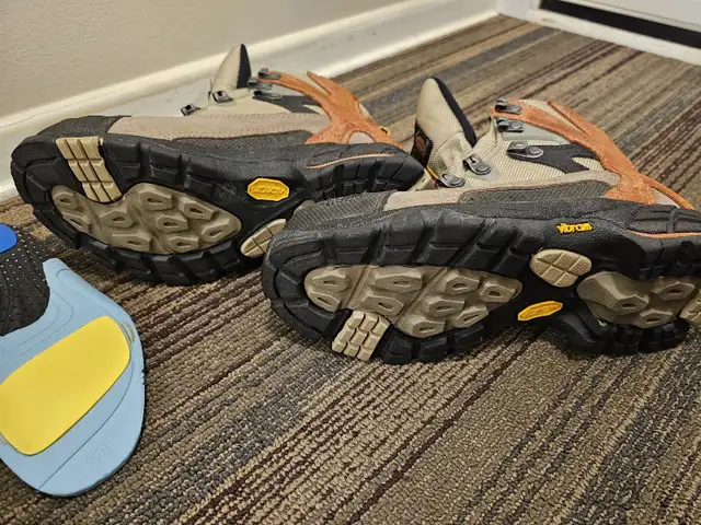 The North Face Dhaulagiri GTX Women's sz 7 in Women's - Shoes in Edmonton - Image 10