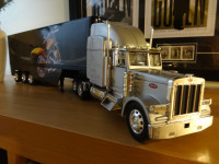 Peterbilt (388,579)trucks with sleepers and trailers, scale 1/28