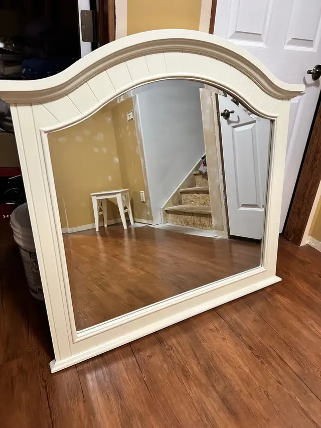 Large mirror in Other in Red Deer - Image 2