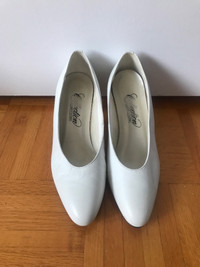 Souliers à talons hauts blanc  6 1/2 M