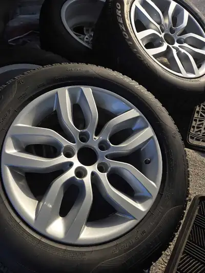 SNOW TIRES - PIRELLI - RUN FLAT ,225/60 R17 ON BMW ORG.OEM RIMS. ALL IN GREAT CONDITION. BOLT PATTER...