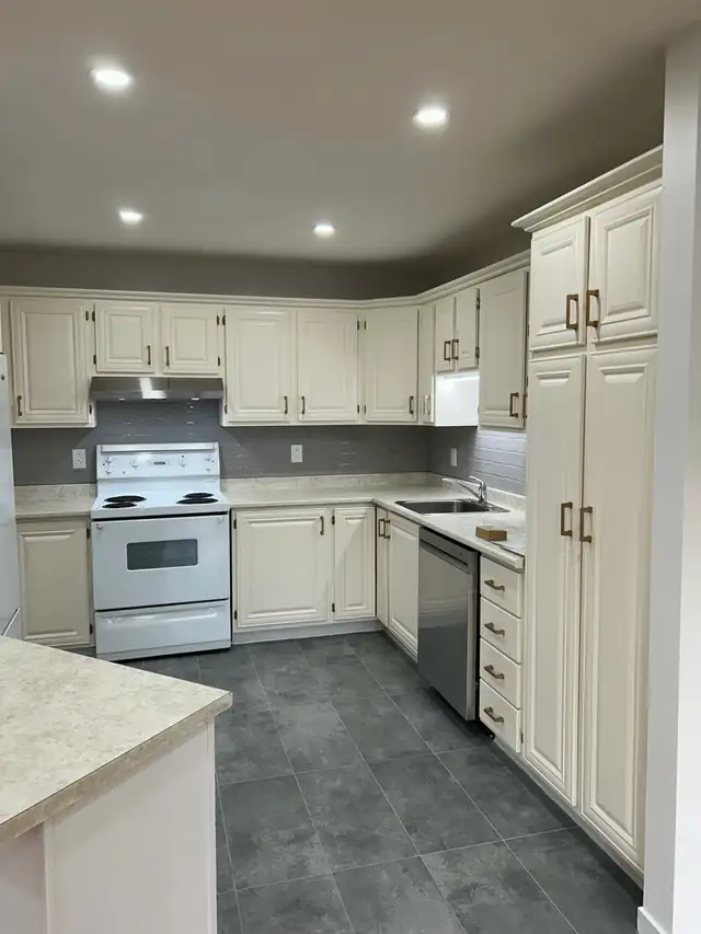 ✨ Condo entièrement meublé rénové | Garage intérieur