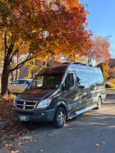 Je vends un Winnebago ERA, un camping-car de classe B qui vous offre luxe et aventures sur roues. Ce...
