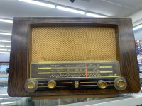Vintage Philips 725 Tube Radio