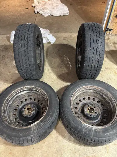 MotoMaster Winter Edge on rims. 225/60 R17 On steel rims. They were on a Hyundai Tucson. They are us...