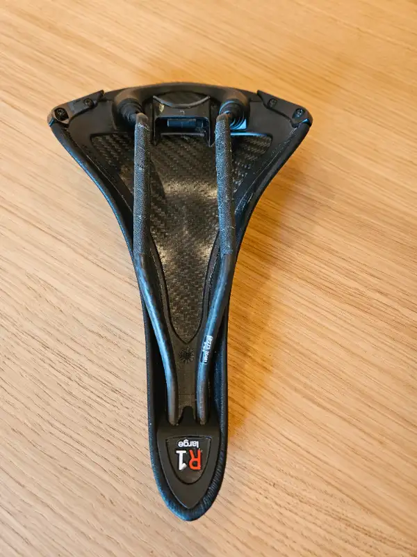 Fizik Aliante R1 Saddle Large - Road Bike Saddle62863276842370124