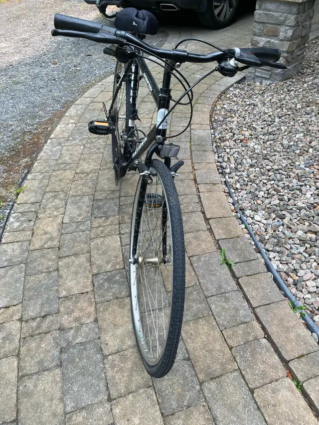 vélo Nevada crosstech in Cruiser, Commuter & Hybrid in Laurentides - Image 3