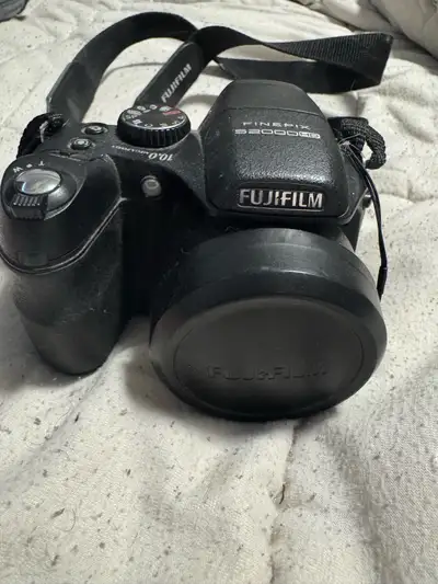I'm selling a used Fujifilm FinePix S2000HD digital camera, which boasts 10.0 megapixels and high-de...
