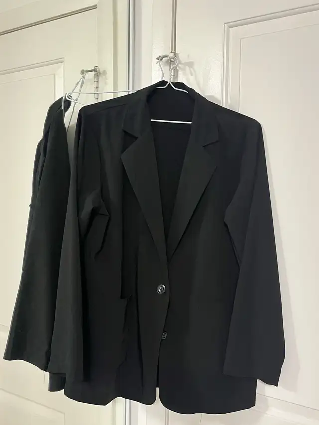 Black Blazer in Women's - Tops & Outerwear in City of Toronto - Image 2