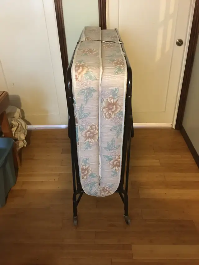 Lit pliant pour la visite, camping... in Bedding in Sherbrooke - Image 3